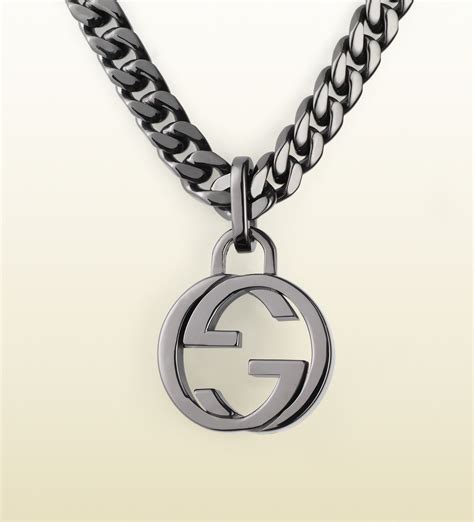 silver gucci necklace.